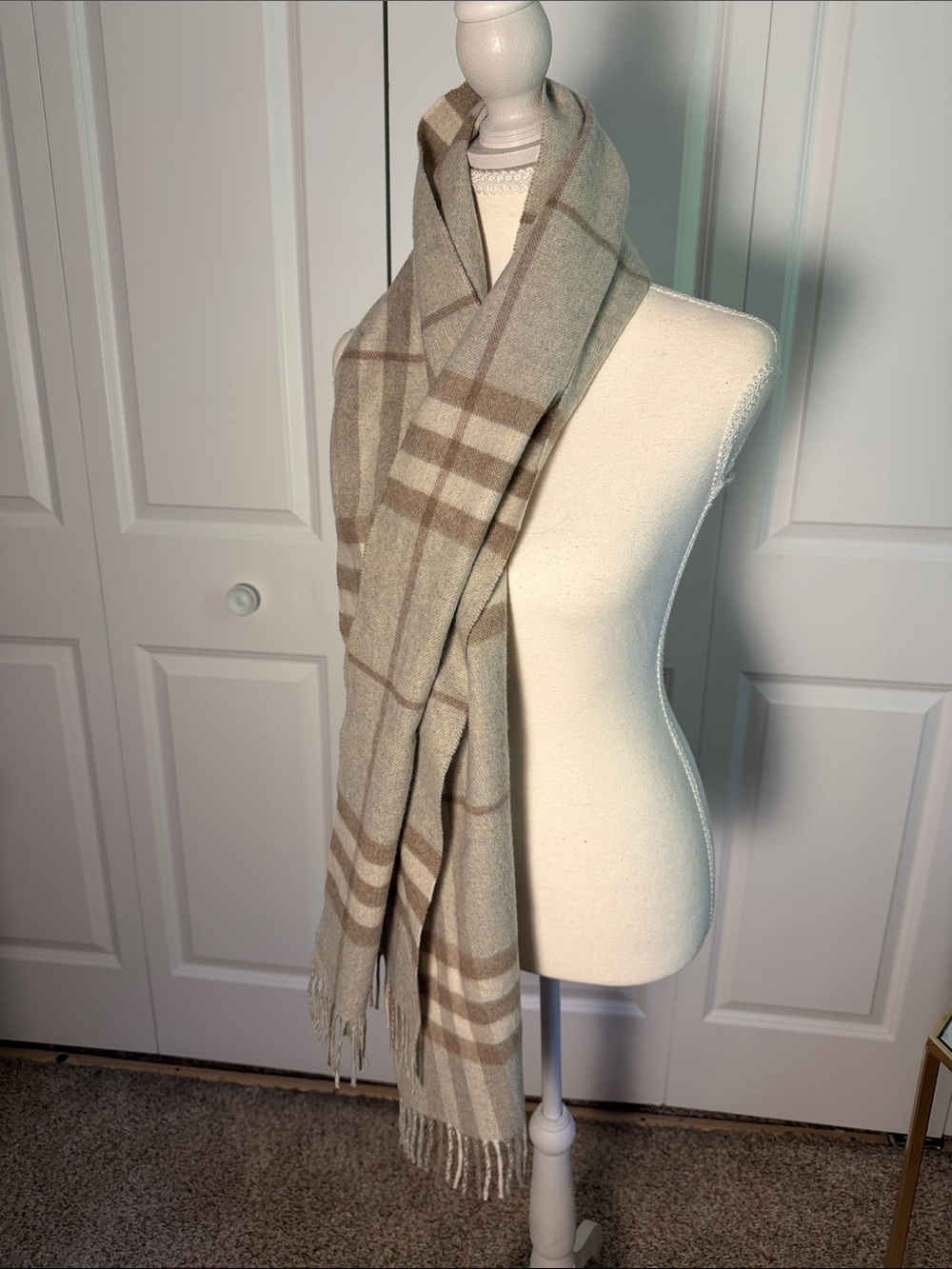 Vtg Burberry fringed Cashmere Scarf made in Scotland
